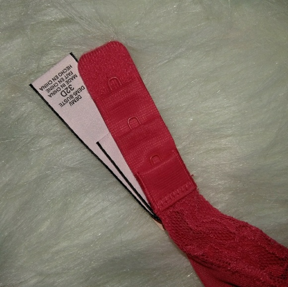Victoria's Secret Demi Bra - Picture 3 of 4